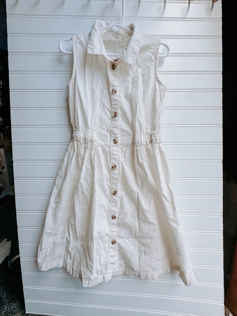 H&M Cream Button-Front Sleeveless Dress. 100% cotton cream dress with collar.